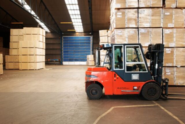 Cut Warehousing Costs with MHE Rentals