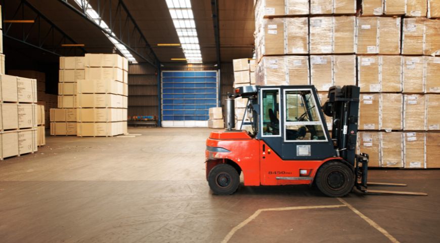 Cut Warehousing Costs with MHE Rentals