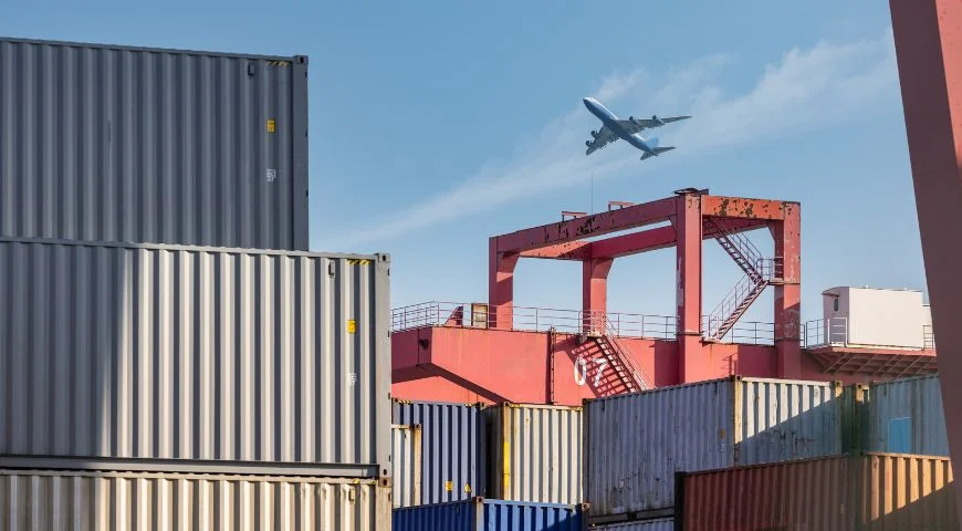 Sea Freight vs Air Freight Costs for Chemicals